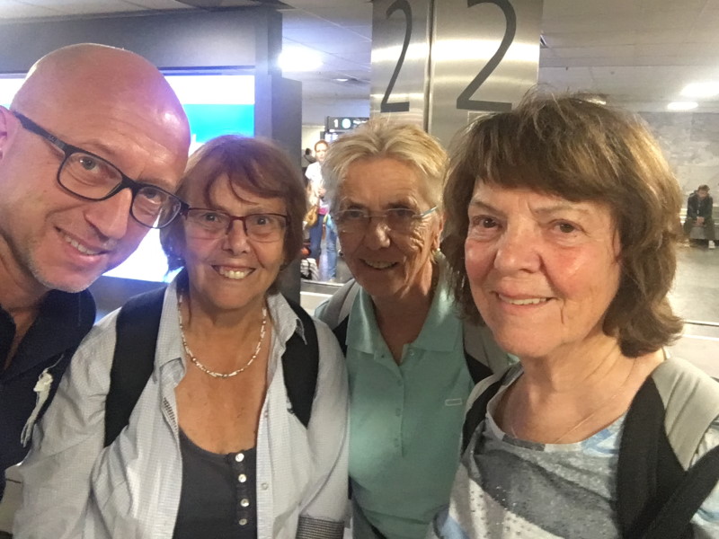 Treffen mit drei "Golden Girls" aus Neukölln am Budapester Flughafen