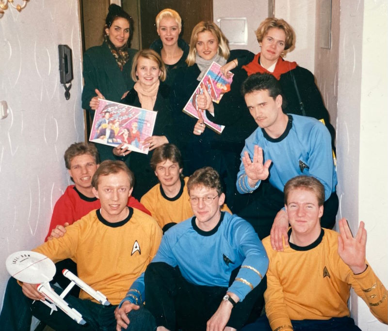 Ruck Zuck 1991: Crew der Enterprise zusammen mit den Hipstars