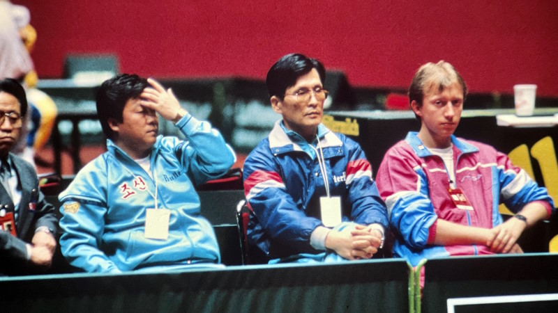 Team Nordkorea mit Attaché Peter bei der WM 1989