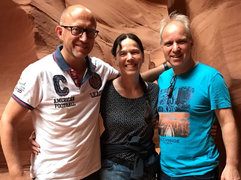 Karin, Thomas und Peter nach 2018 im Antelope Canyon auch 2023 bei der TT-Senioren-EM am Start