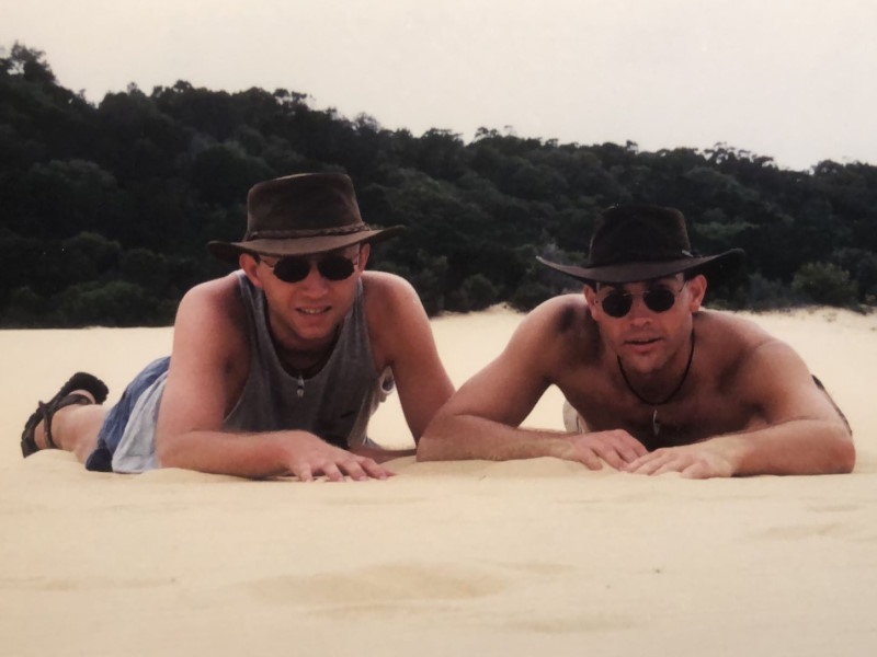 Peter und Schlich 2000 in Australiens Wüste auf Fraser Island